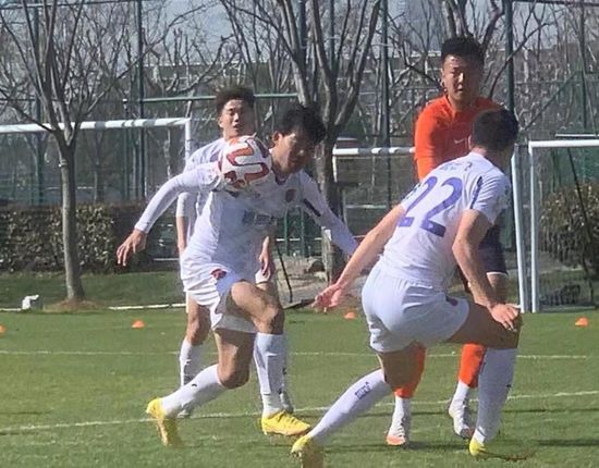 晚间本轮意甲陆续开打，世俱杯决赛精彩上演，叶师傅、7皇爷等人带来赛事解析。